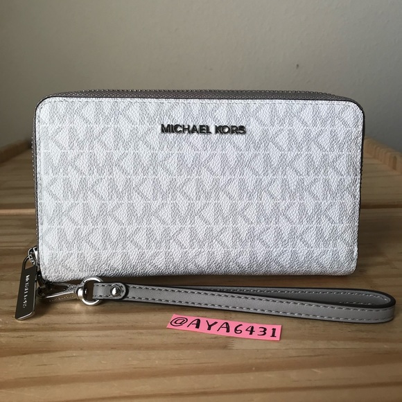 Michael Kors wallet🎈🎈 - Picture 1 of 7